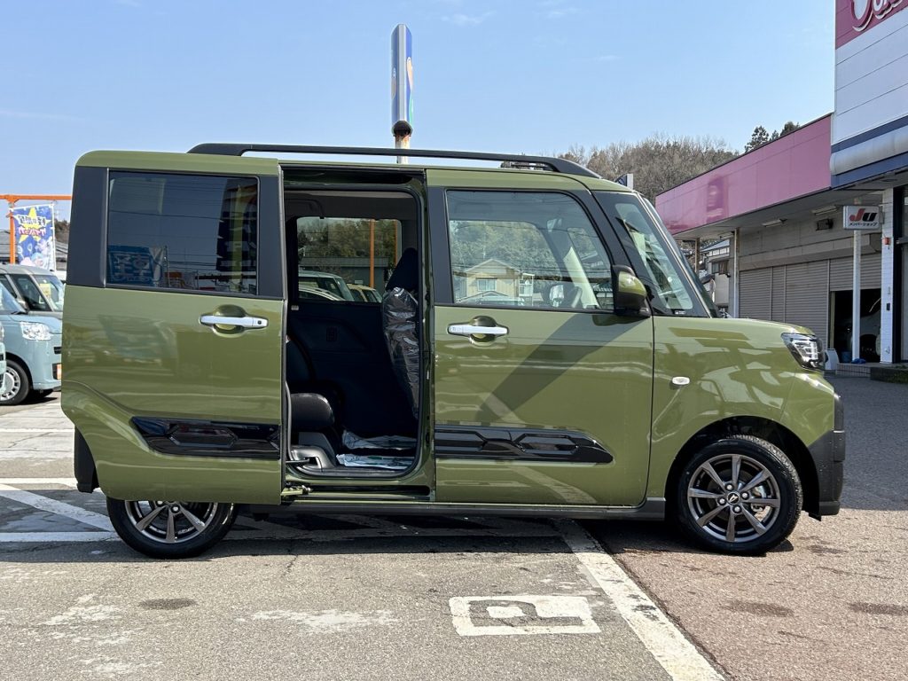 ■両側電動スライドドアのおクルマです