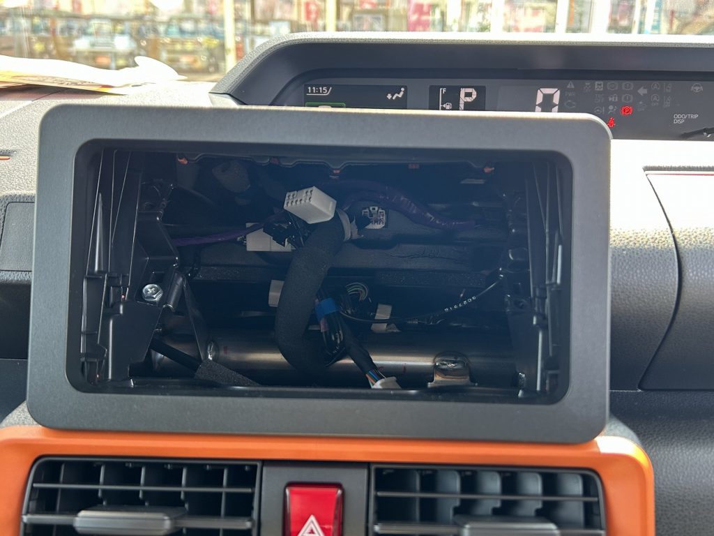 ■オーディオレスのおクルマです。お好みのナビ・オーディオのご購入、取付施工もお任せください！