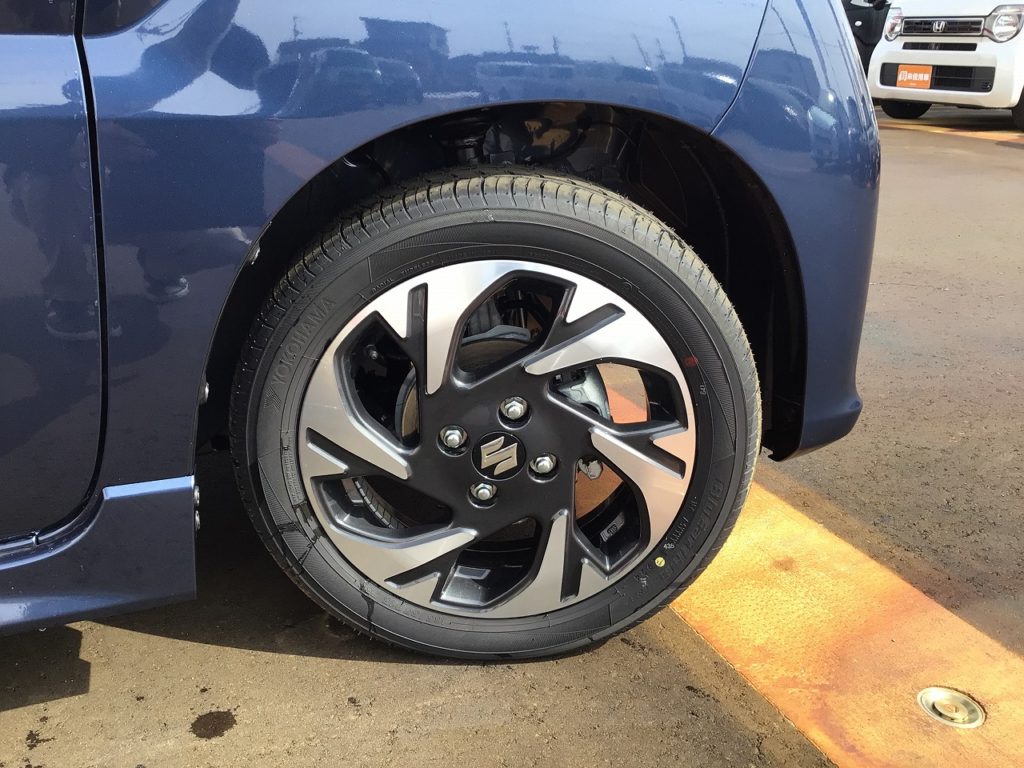 ■専用15インチアルミホイール