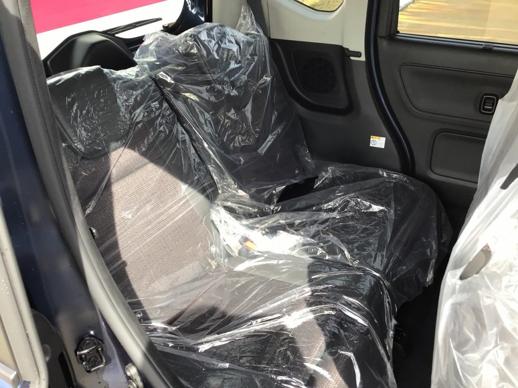 ■後部座席にはオットマンあり。長時間のドライブもゆったり楽しめます♪