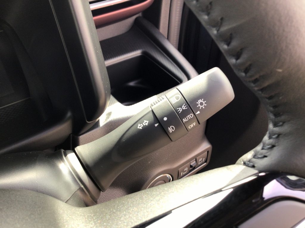 ■暗くなると自動で点灯してくれるオートライト