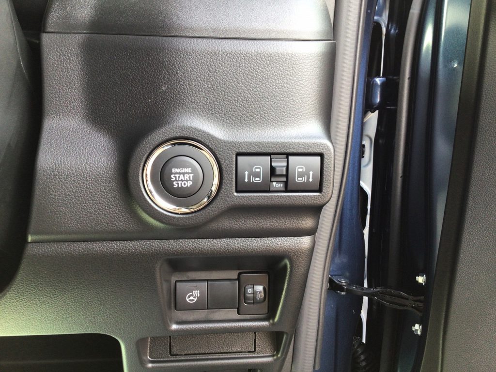 ■エンジンプッシュスタート　■両側パワースライドドア開閉/ONOFFスイッチ