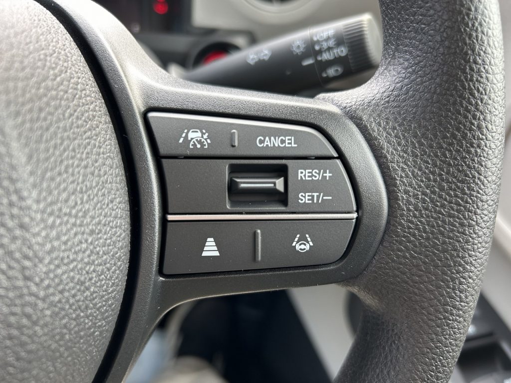 ■設定した速度内で車が加減速。先行車と適切な距離を保ちながら追従するアダプティブクルーズコントロール