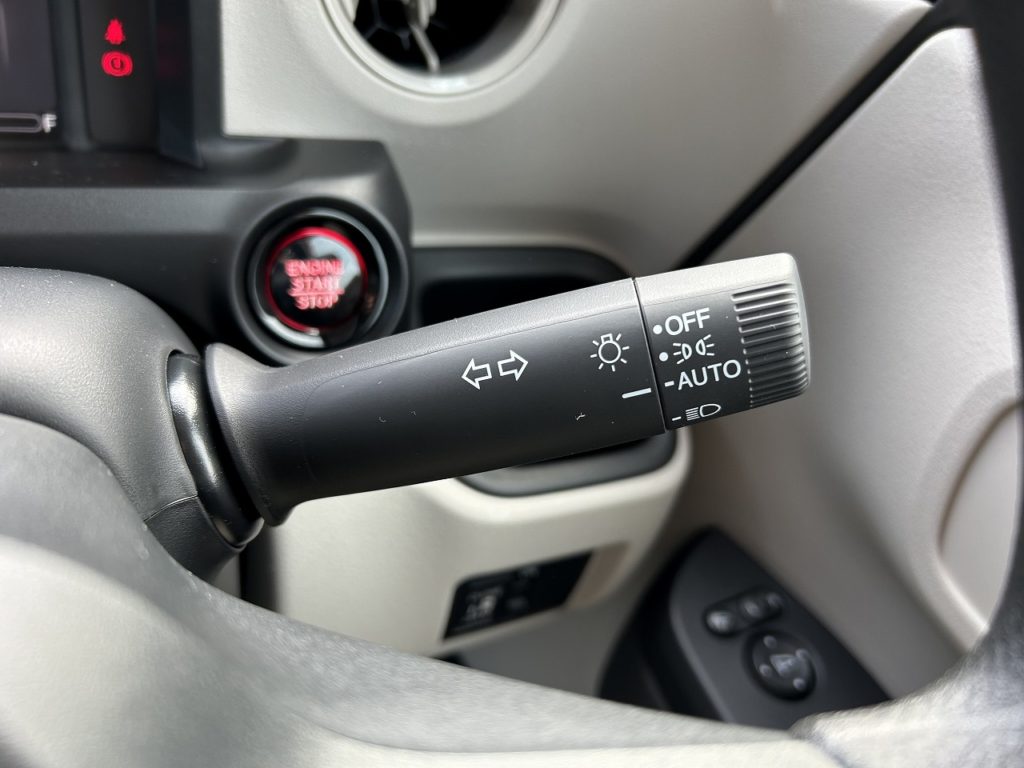 ■暗くなると自動で点灯してくれるオートライト