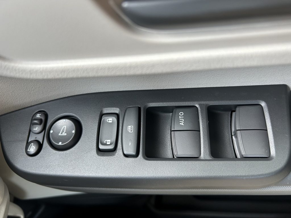 ■電動格納ミラー　■パワーウインドウ