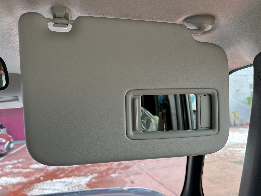 ■運転席バニティミラー