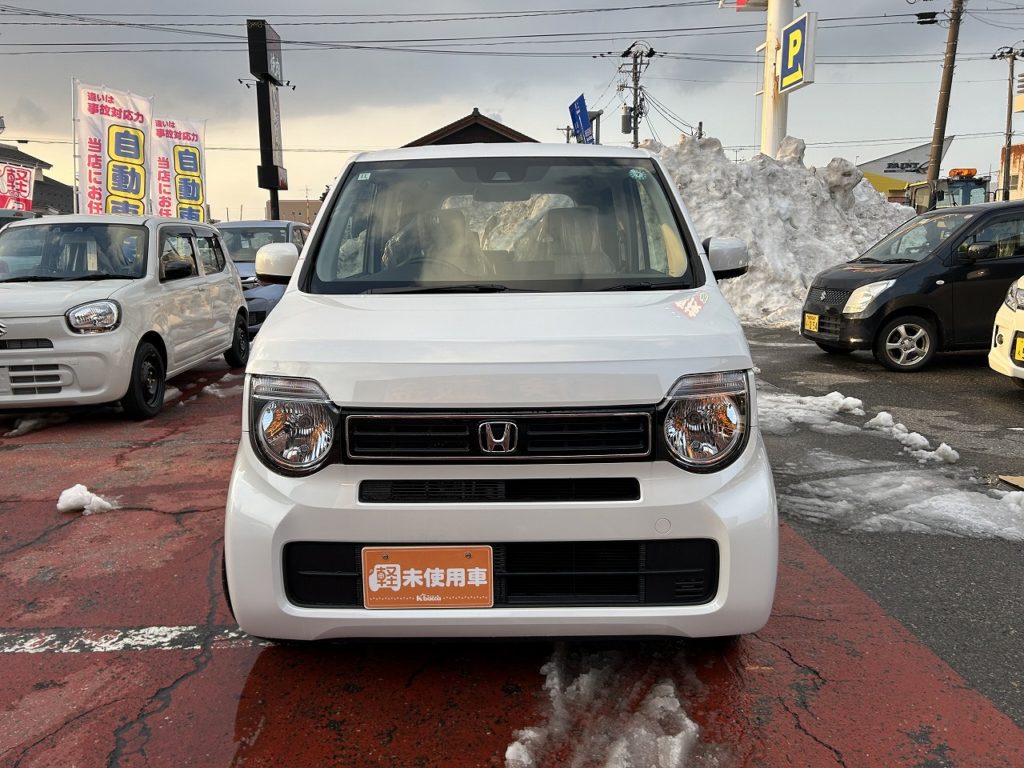 ■車体色：プラチナホワイトパール