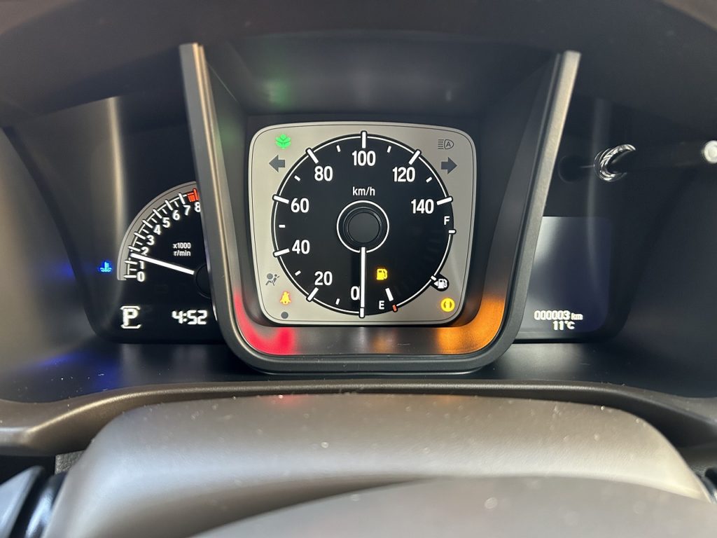 ■走行距離は撮影時点で3ｋｍ！　ほとんど走っていない届出済未使用車のおクルマです