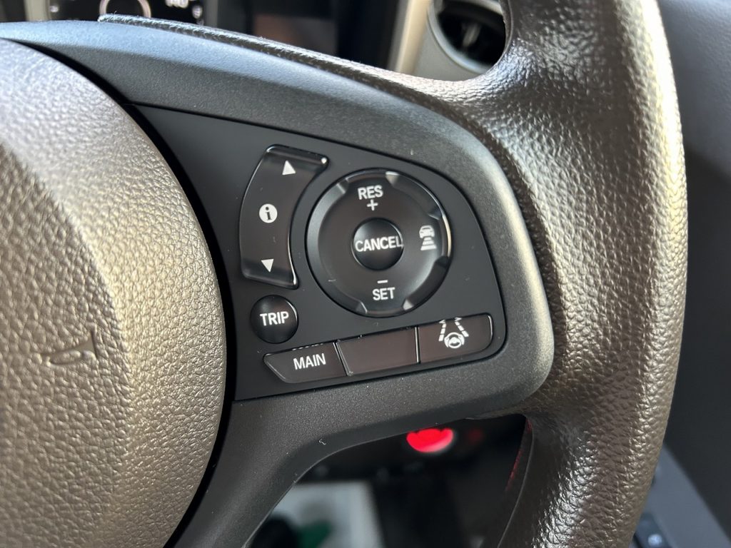 ■設定した速度内で車が加減速。先行車と適切な距離を保ちながら追従するアダプティブクルーズコントロール