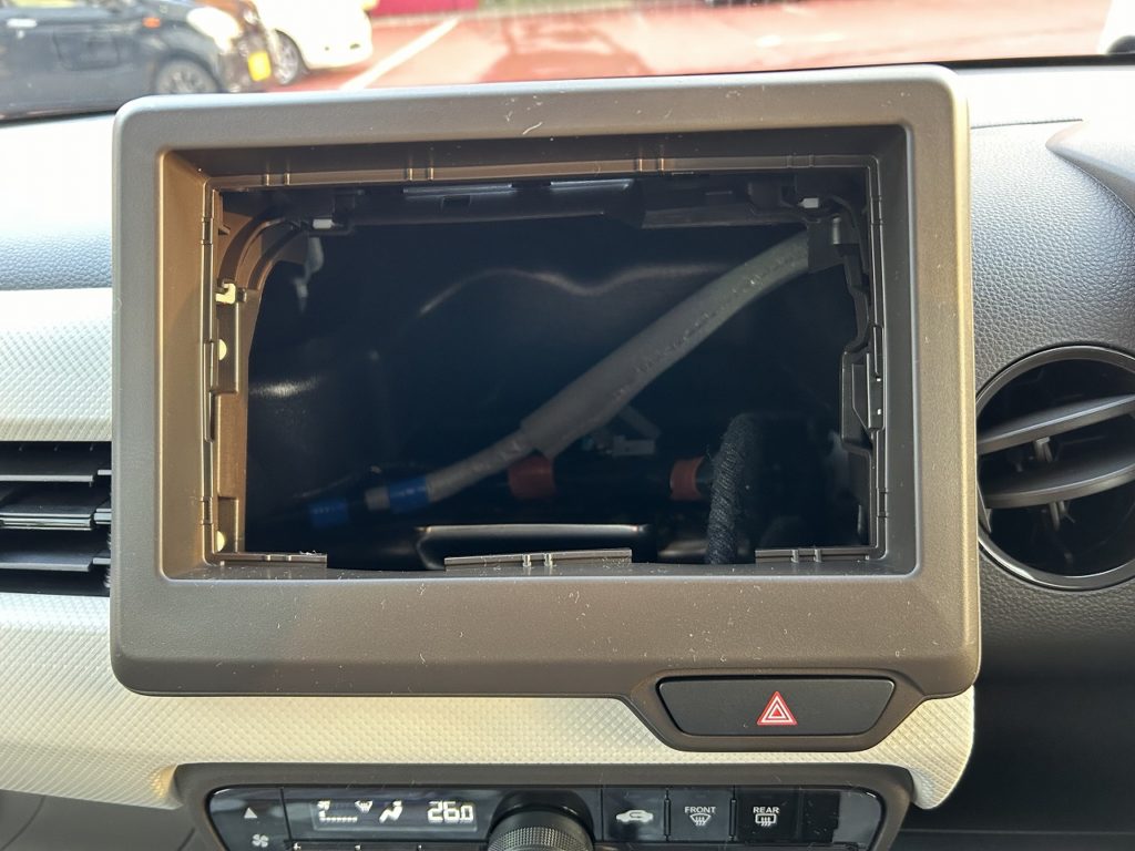 ■オーディオレスのおクルマです。お好みのナビ・オーディオのご購入、取付施工もお任せください！