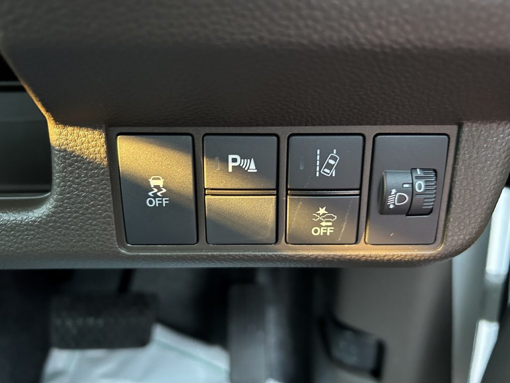 ■横滑り防止装置/コーナーセンサー/車線逸脱抑制機能/衝突被害軽減ブレーキ