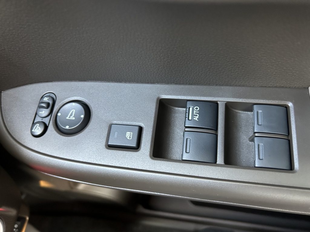 ■電動格納ミラー　■パワーウインドウ