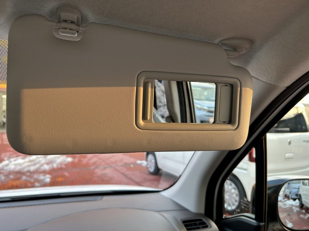 ■運転席バニティミラー