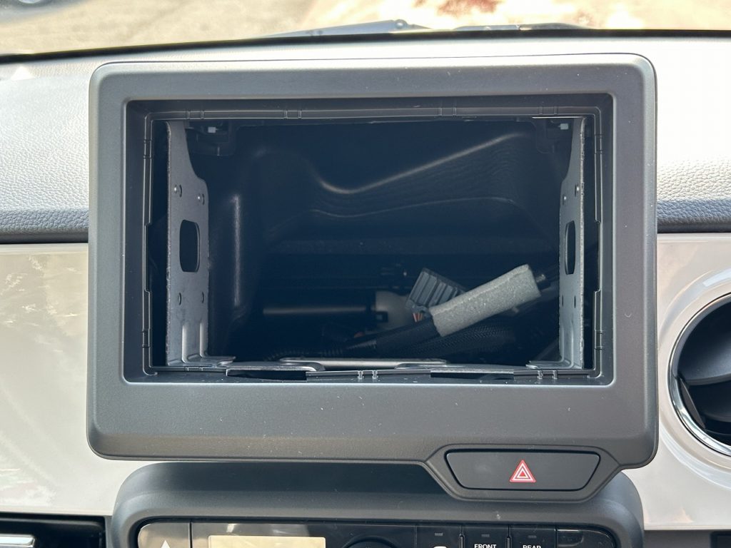 ■オーディオレスのおクルマです。お好みのナビ・オーディオのご購入、取付施工もお任せください！