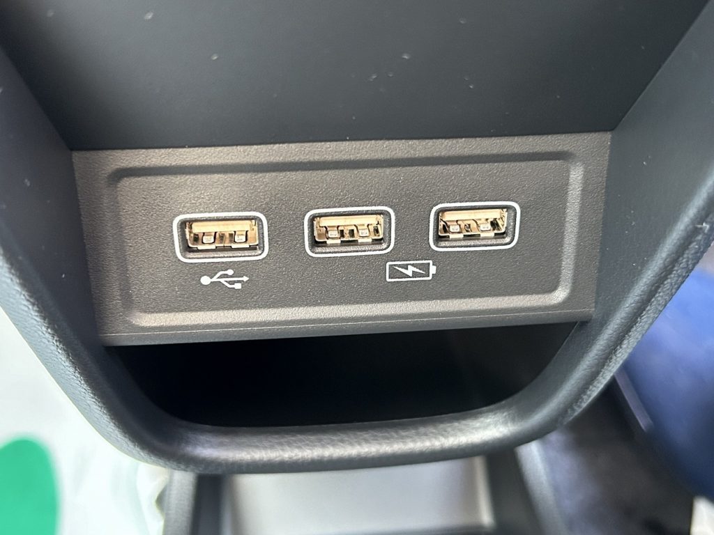 ■USB接続口/USB給電ソケット