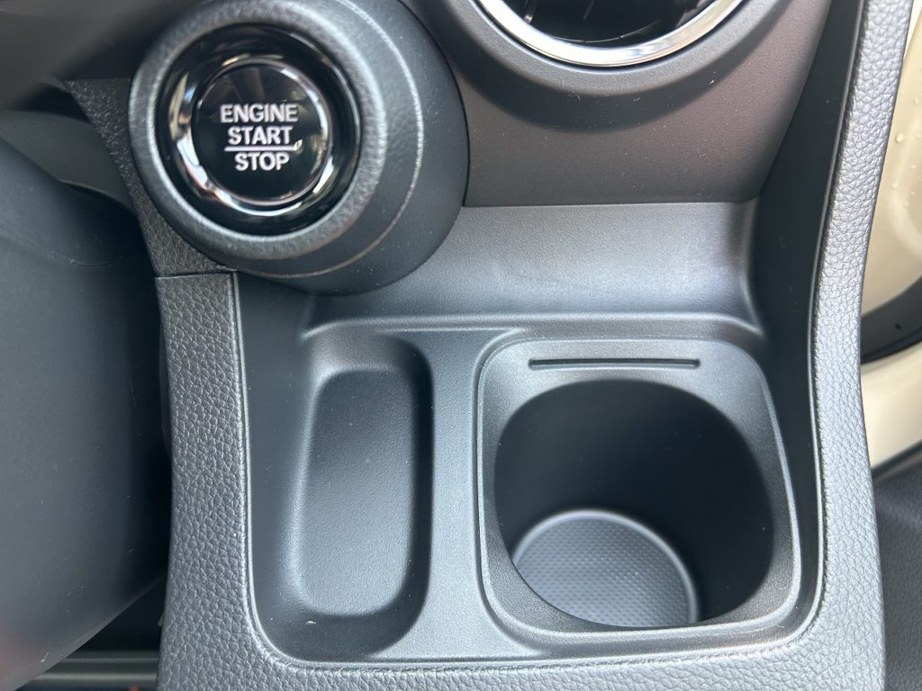 ■エンジンプッシュスタート　■運転席ドリンクホルダー
