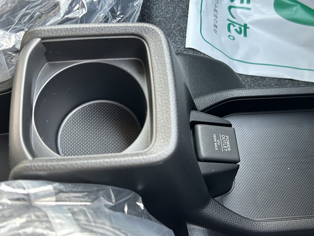 ■センターコンソールアクセサリーソケット　■ドリンクホルダー