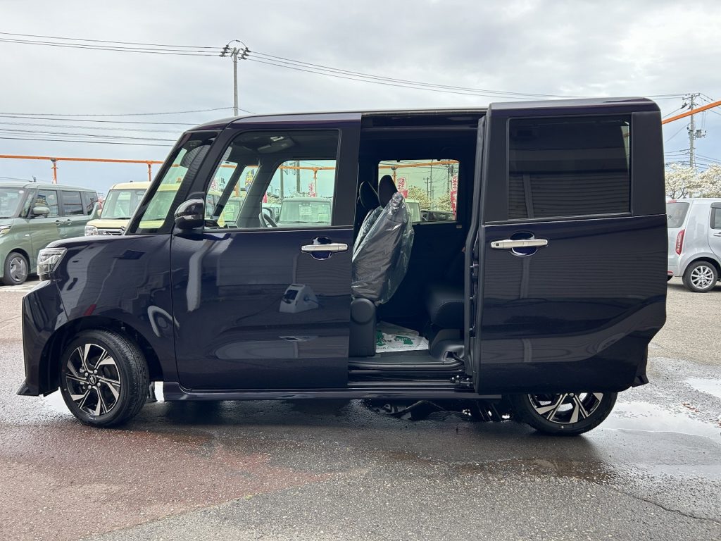 ■スライドドアのため狭い駐車場でもドアあての心配がありません