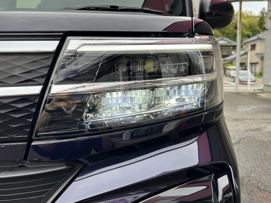 ■明るく視認性の高いLEDヘッドライト