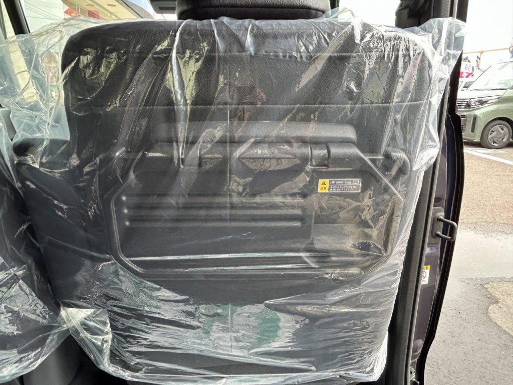 ■右側シートバックテーブル