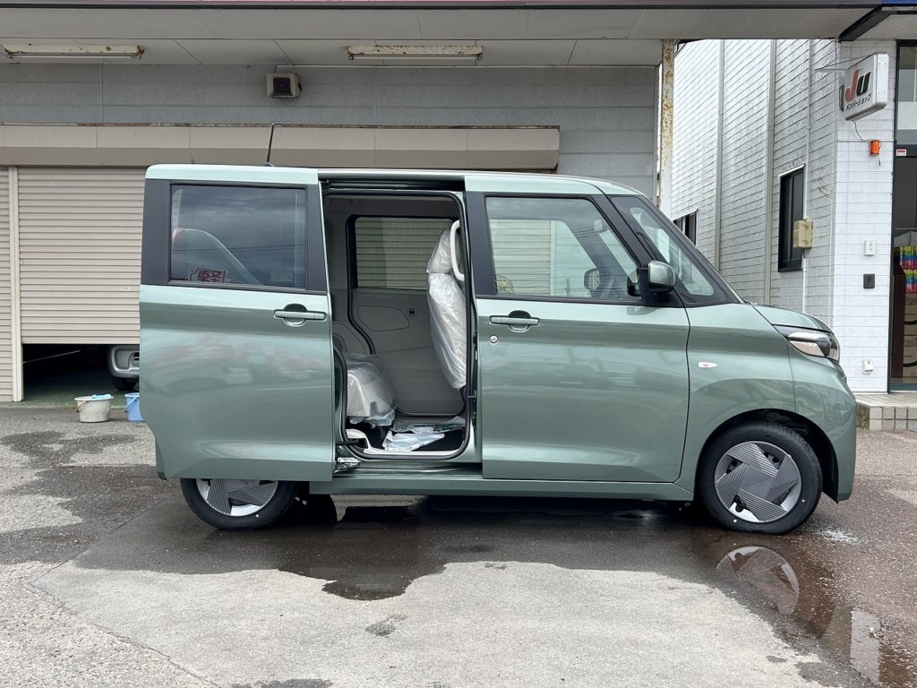 ■両側スライドドアのおクルマです