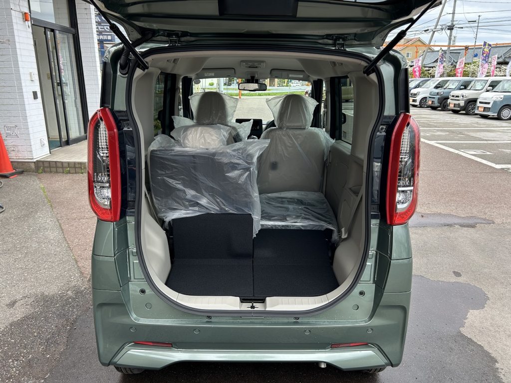 ■後部座席は分割して倒せます