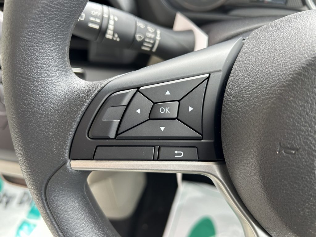 ■ステアリングスイッチ