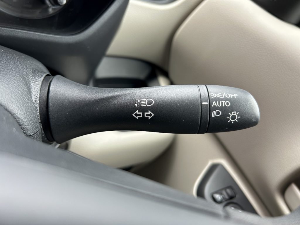 ■暗くなると自動で点灯してくれるオートライト