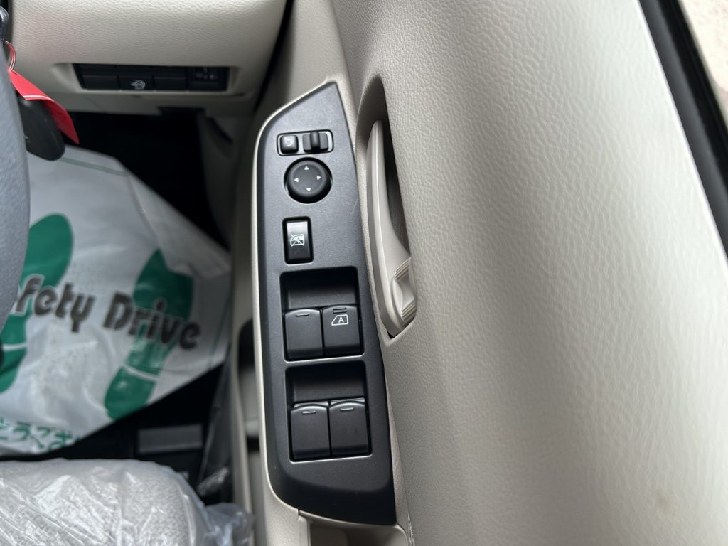 ■電動格納ミラー　■パワーウインドウ