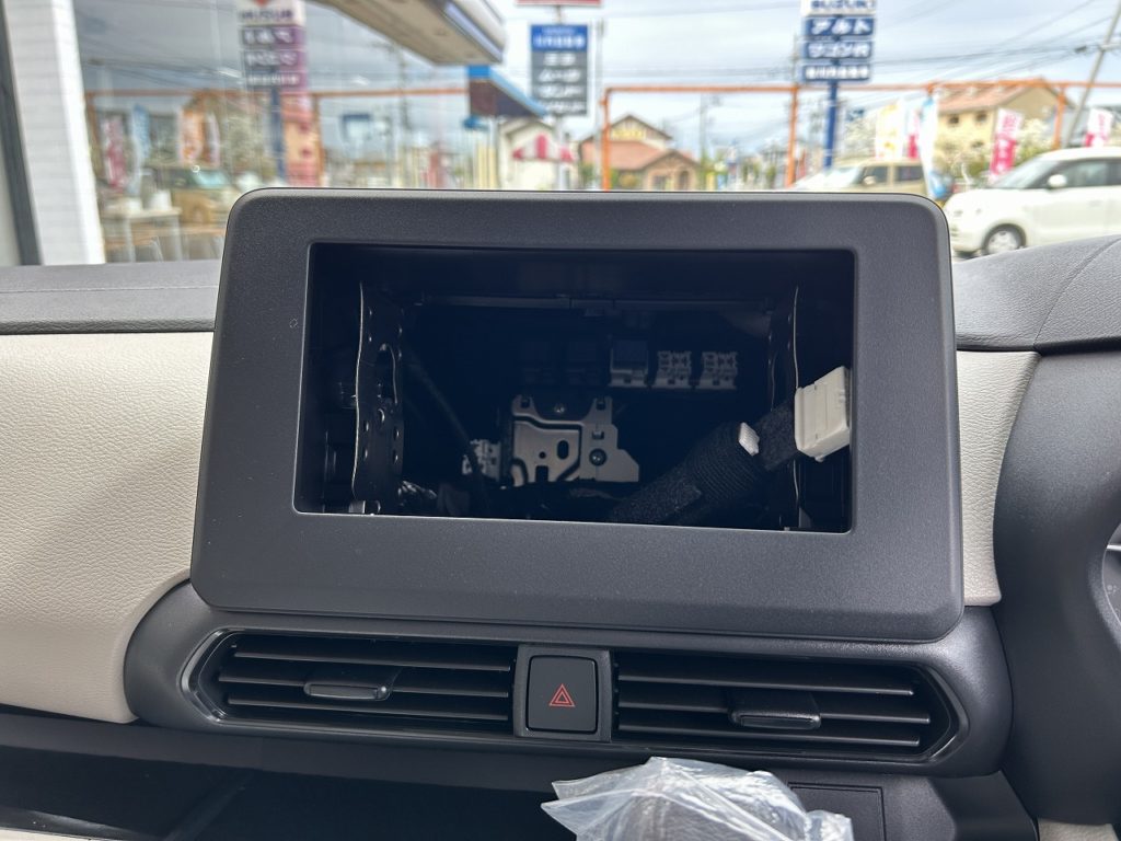 ■オーディオレスのおクルマです。お好みのナビ・オーディオのご購入、取付施工もお任せください！