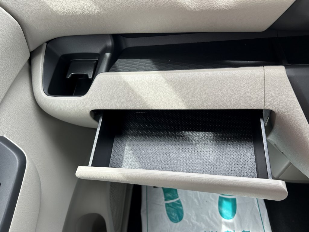 ■助手席収納
