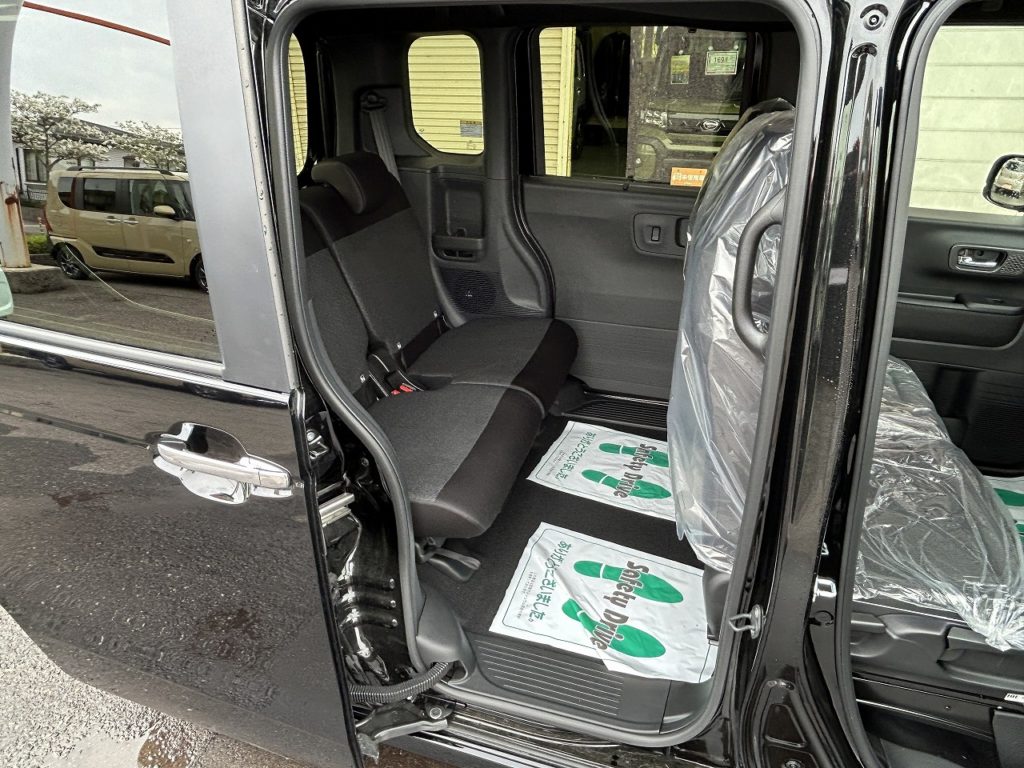 ■リアシート。足元もひろびろ♪