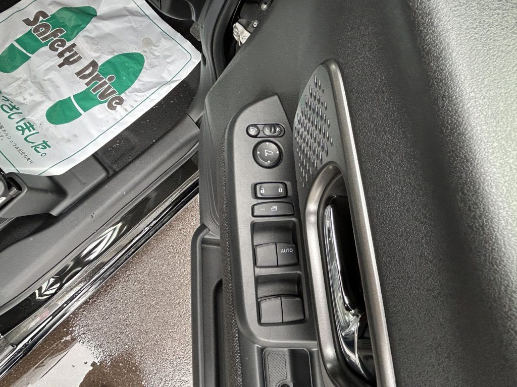 ■電動格納ミラー　■パワーウインドウ