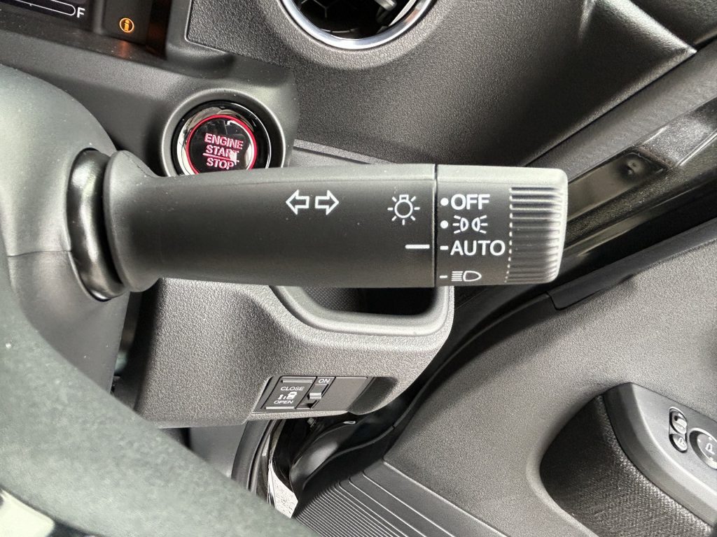 ■暗くなると自動で点灯してくれるオートライト