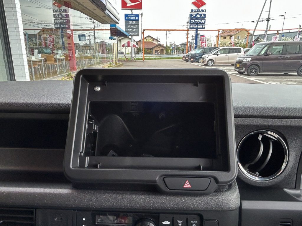 ■オーディオレスのおクルマです。お好みのナビ・オーディオのご購入、取付施工もお任せください！