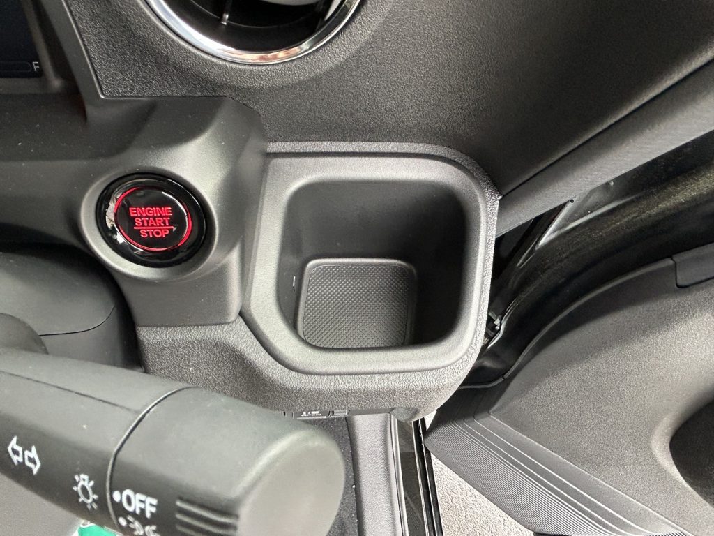 ■運転席ドリンクホルダー