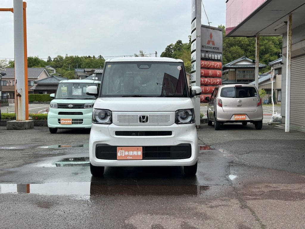 ■車体色：プラチナホワイトパール