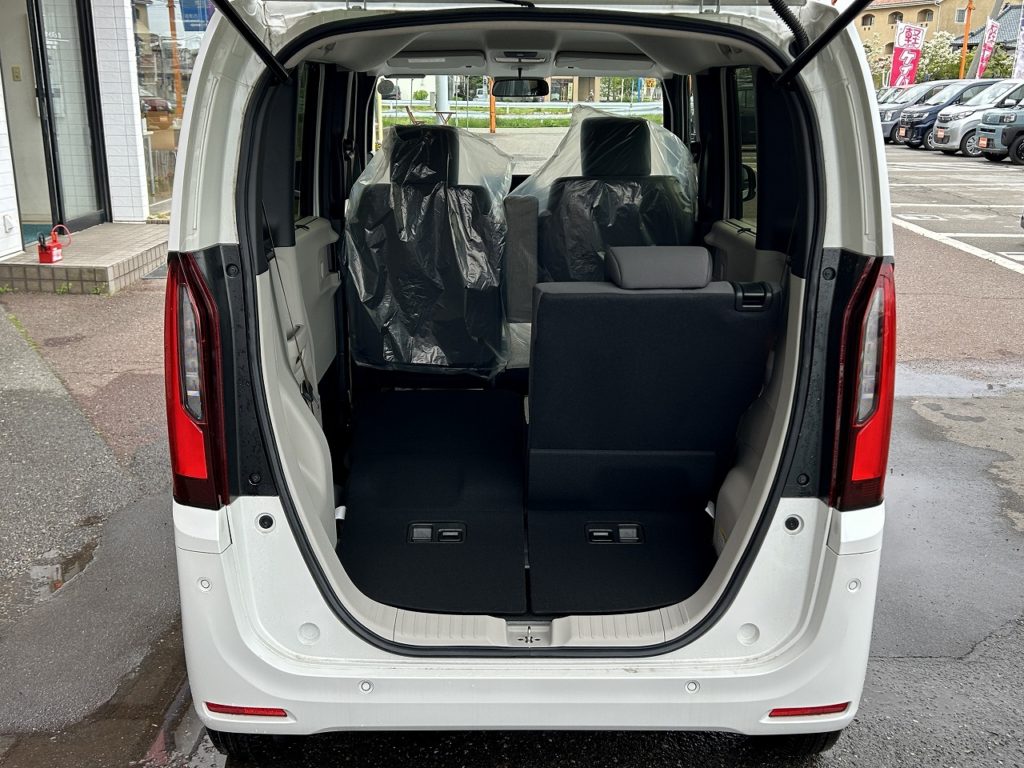 ■後部座席は分割して倒せます