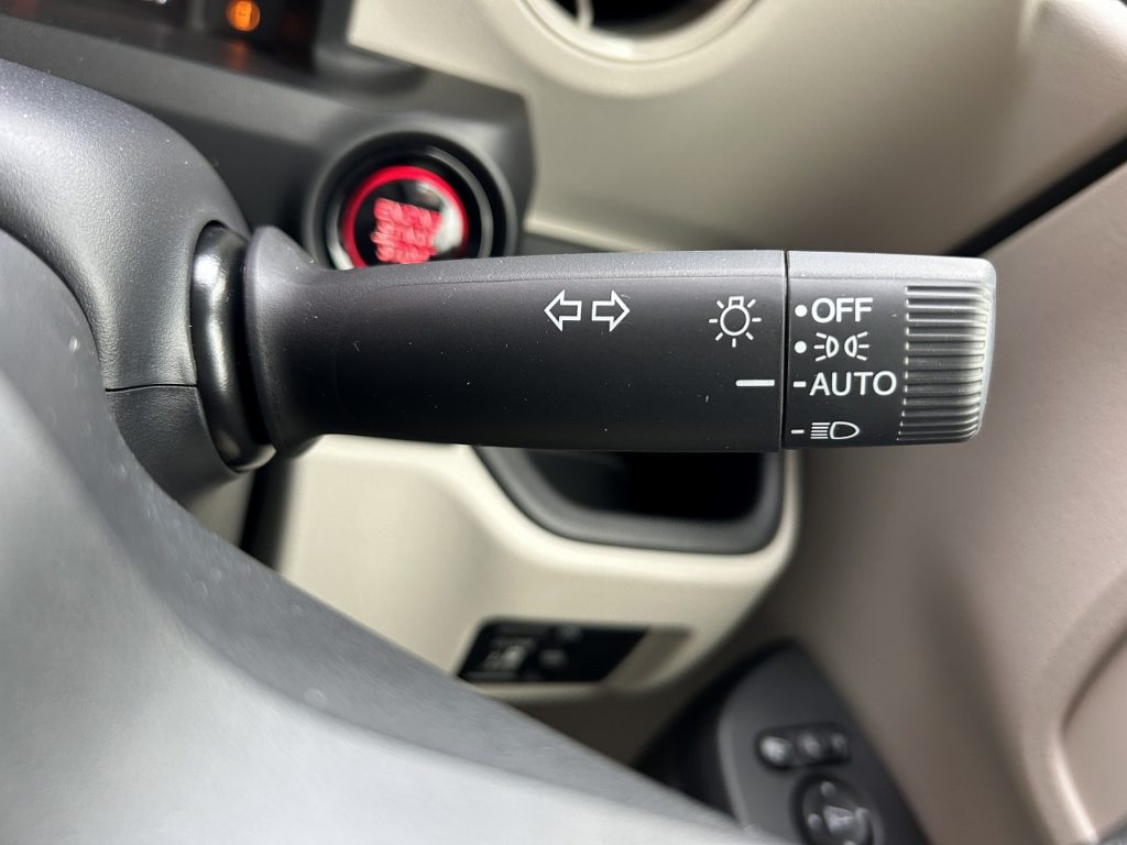 ■暗くなると自動で点灯してくれるオートライト