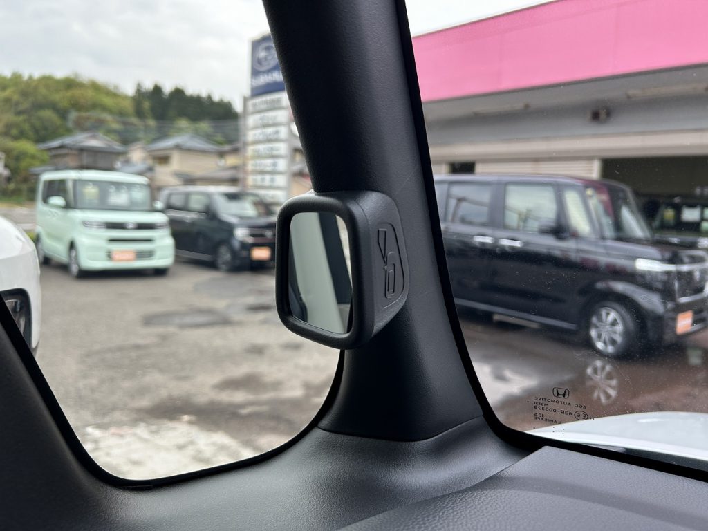 ■駐車時の左下部/左後方の死角をサポートするピタ駐ミラー