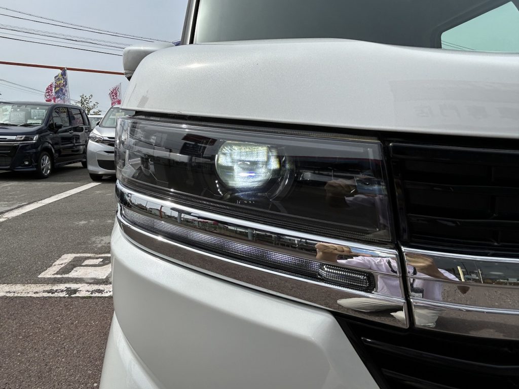 ■明るく視認性の高いLEDヘッドライト