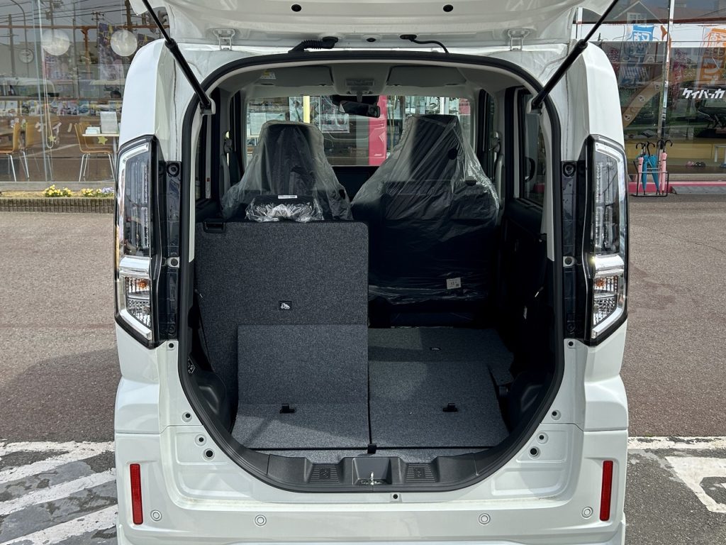 ■後部座席は分割して倒せます