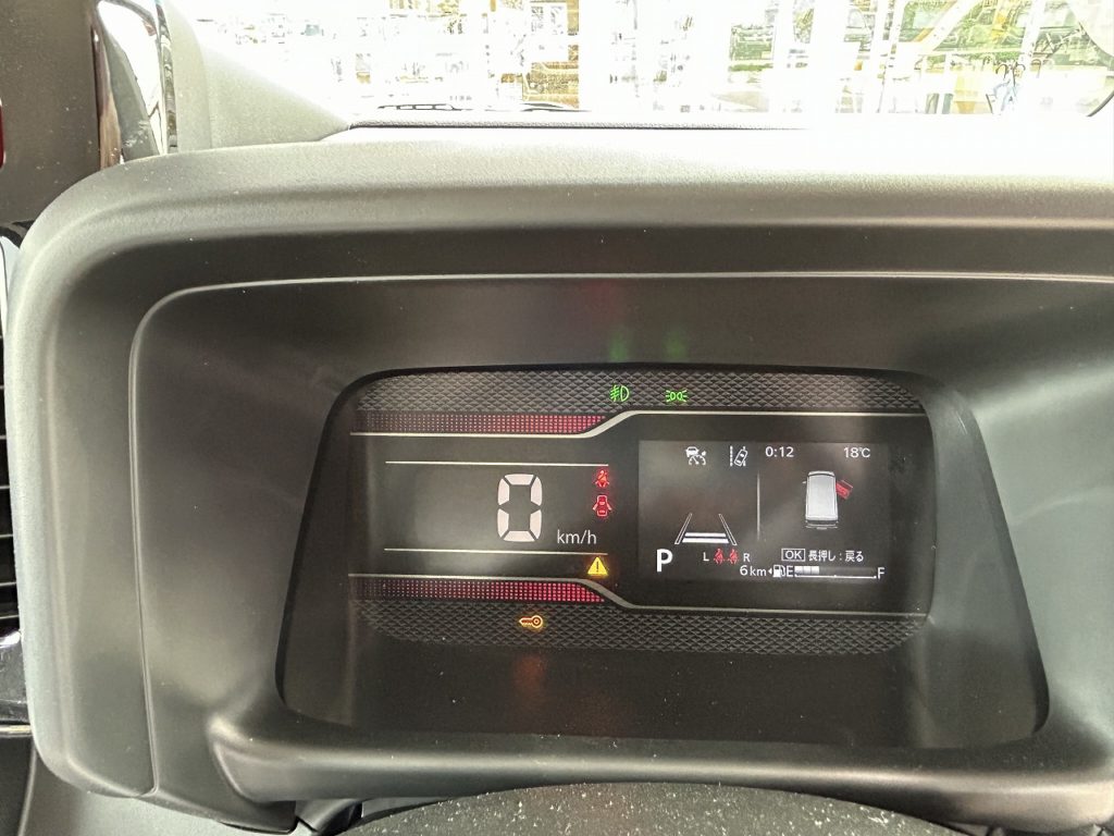 ■走行距離は撮影時点で6km。ほとんど走っていない届出済未使用車のおクルマです♪