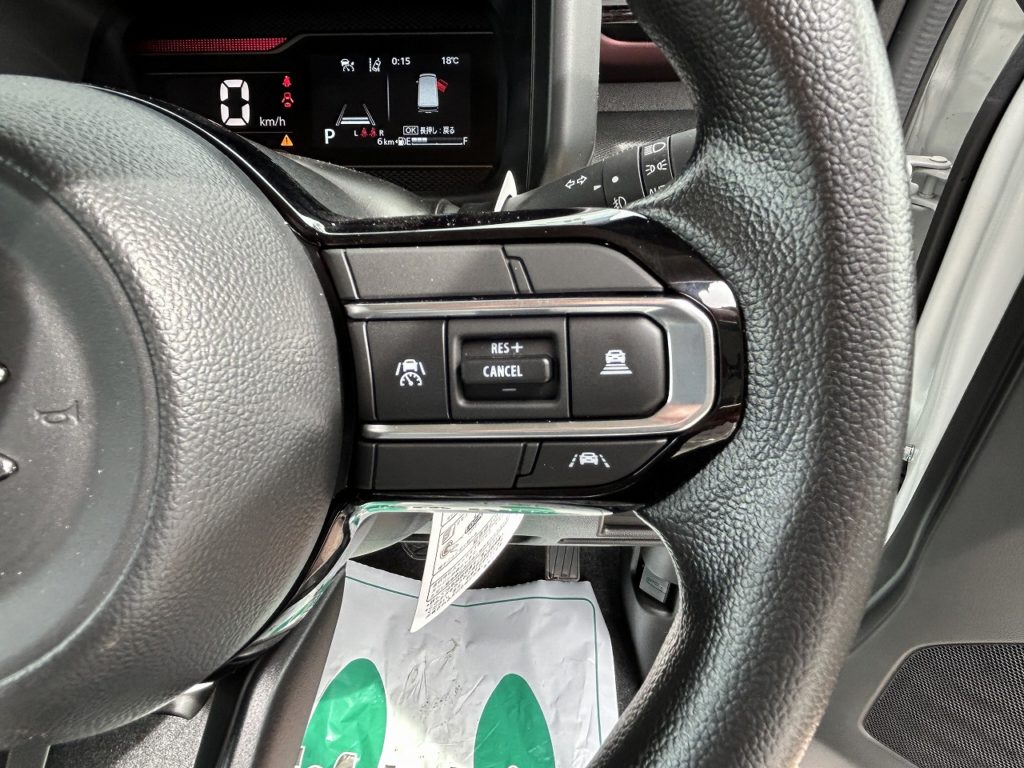 ■設定した速度内で車が加減速。先行車と適切な距離を保ちながら追従するアダプティブクルーズコントロール