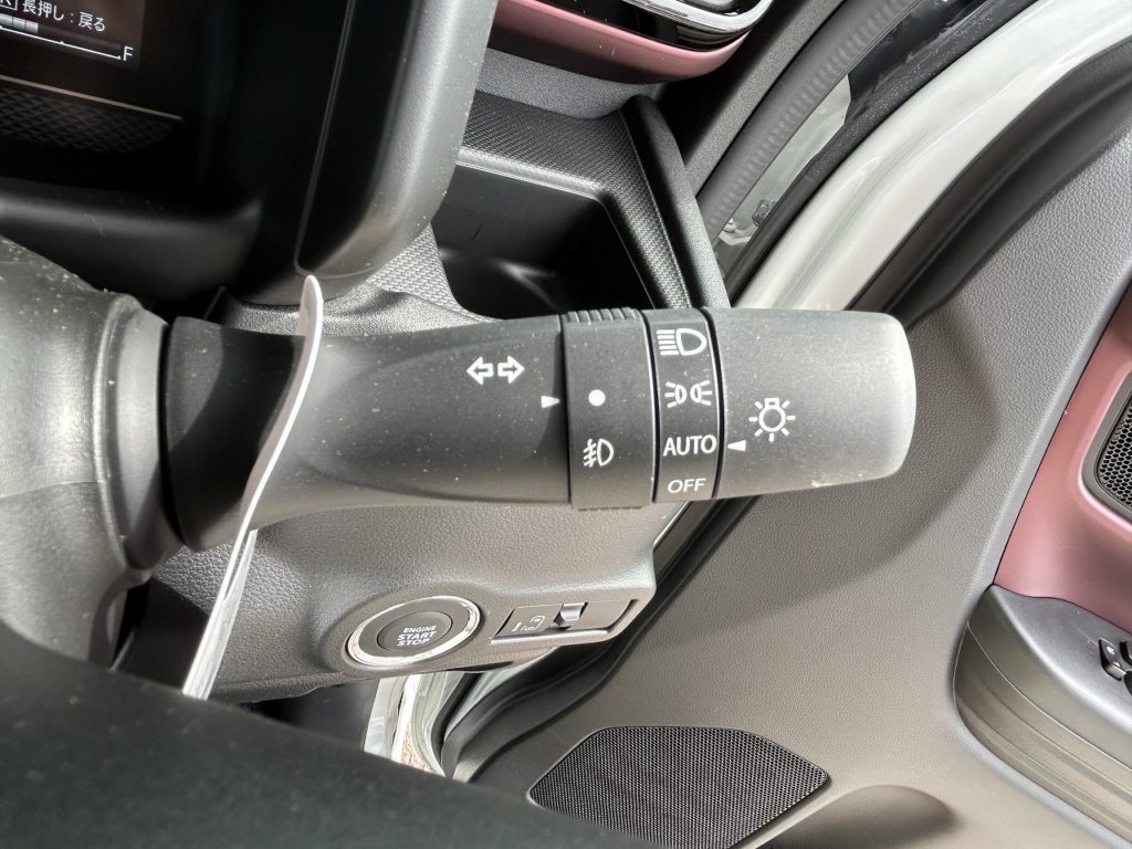 ■暗くなると自動で点灯してくれるオートライト