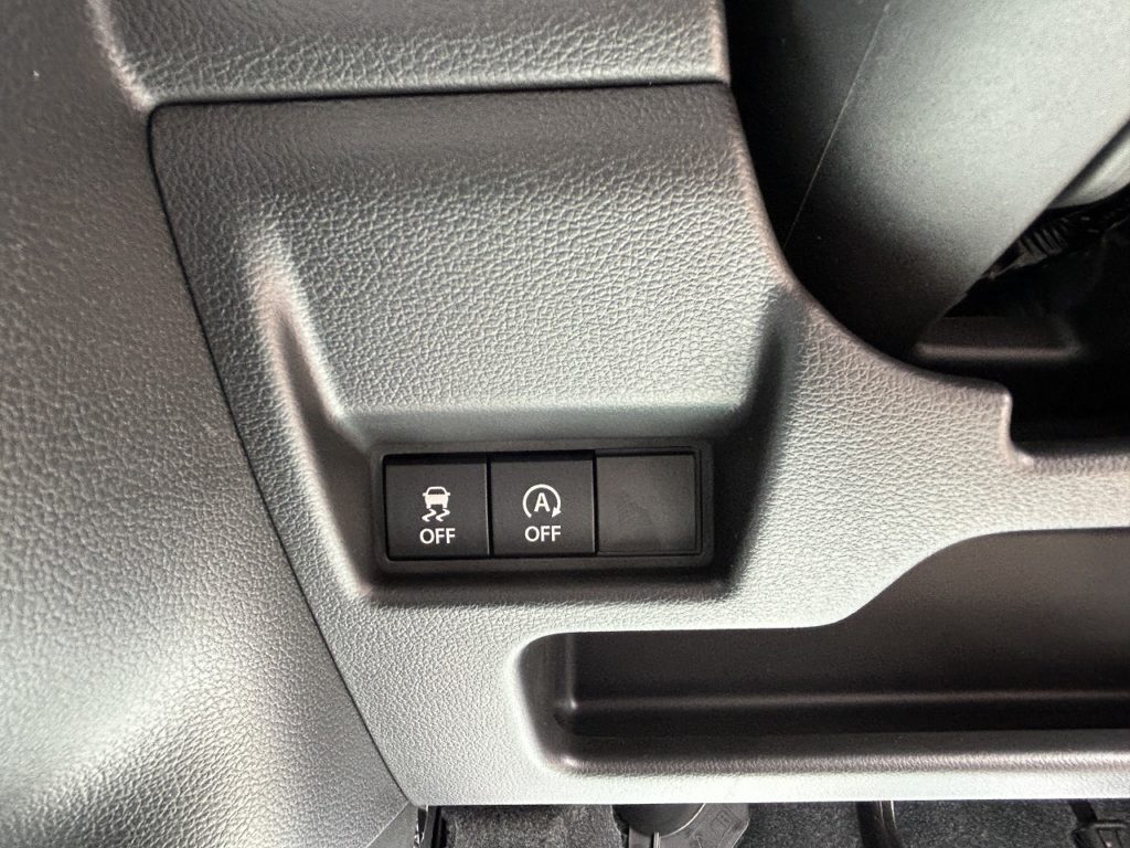 ■横滑り防止装置　■アイドリングストップ