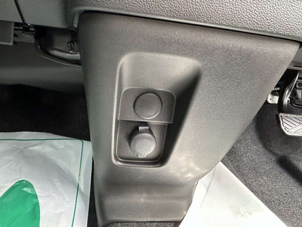 ■スマホなどの充電に便利なアクセサリーソケット