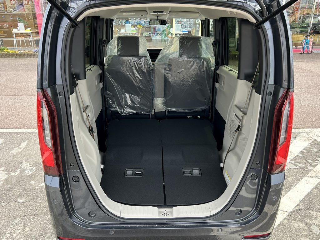 ■後部座席を全て倒せば収納力UP！