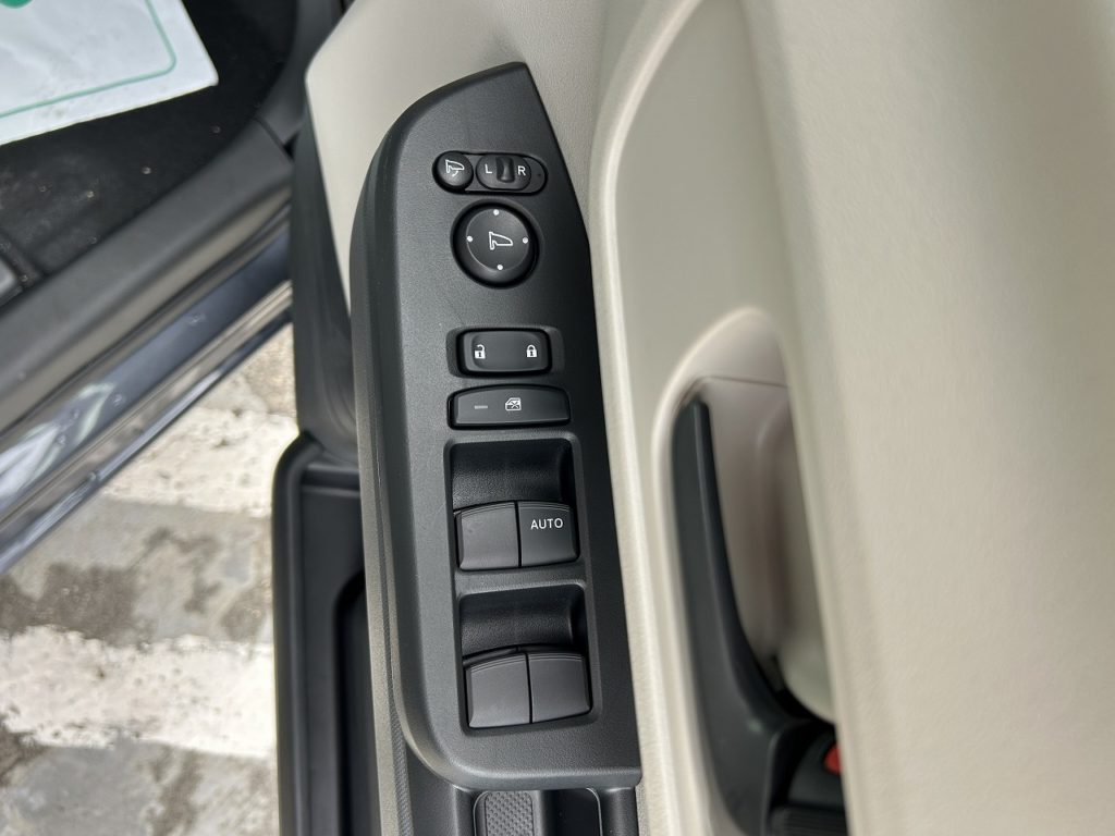 ■電動格納ミラー　■パワーウインドウ