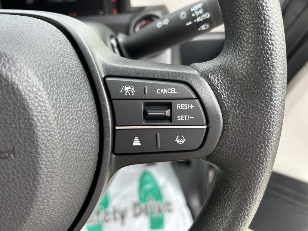 ■設定した速度内で車が加減速。先行車と適切な距離を保ちながら追従するアダプティブクルーズコントロール